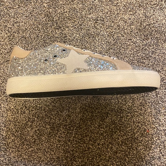 Bani 2 Sneaker - Picture 9 of 11